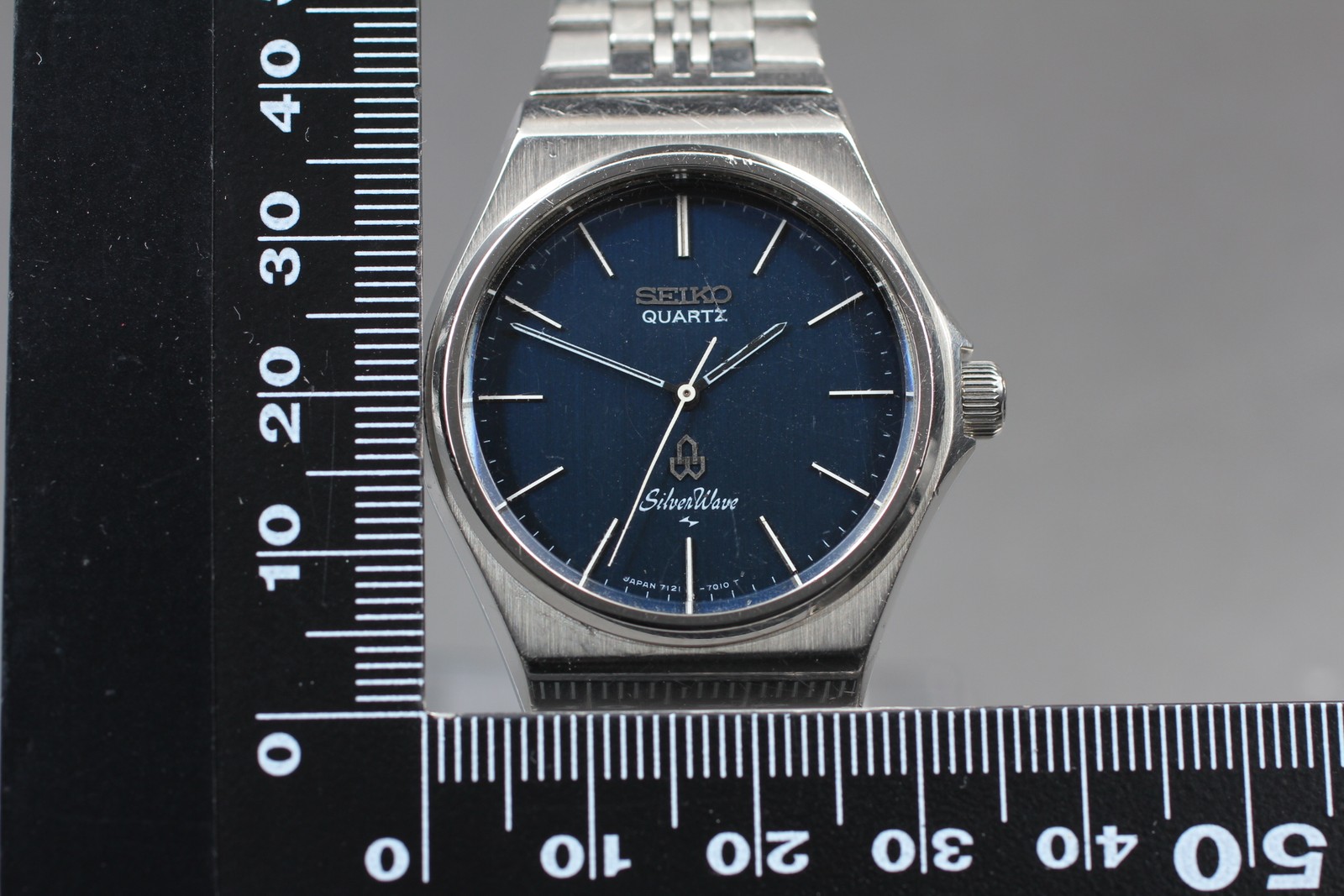 [Exc+5] Vintage Seiko Silver Wave 7121-701A Quartz Mens Watch From JAPAN