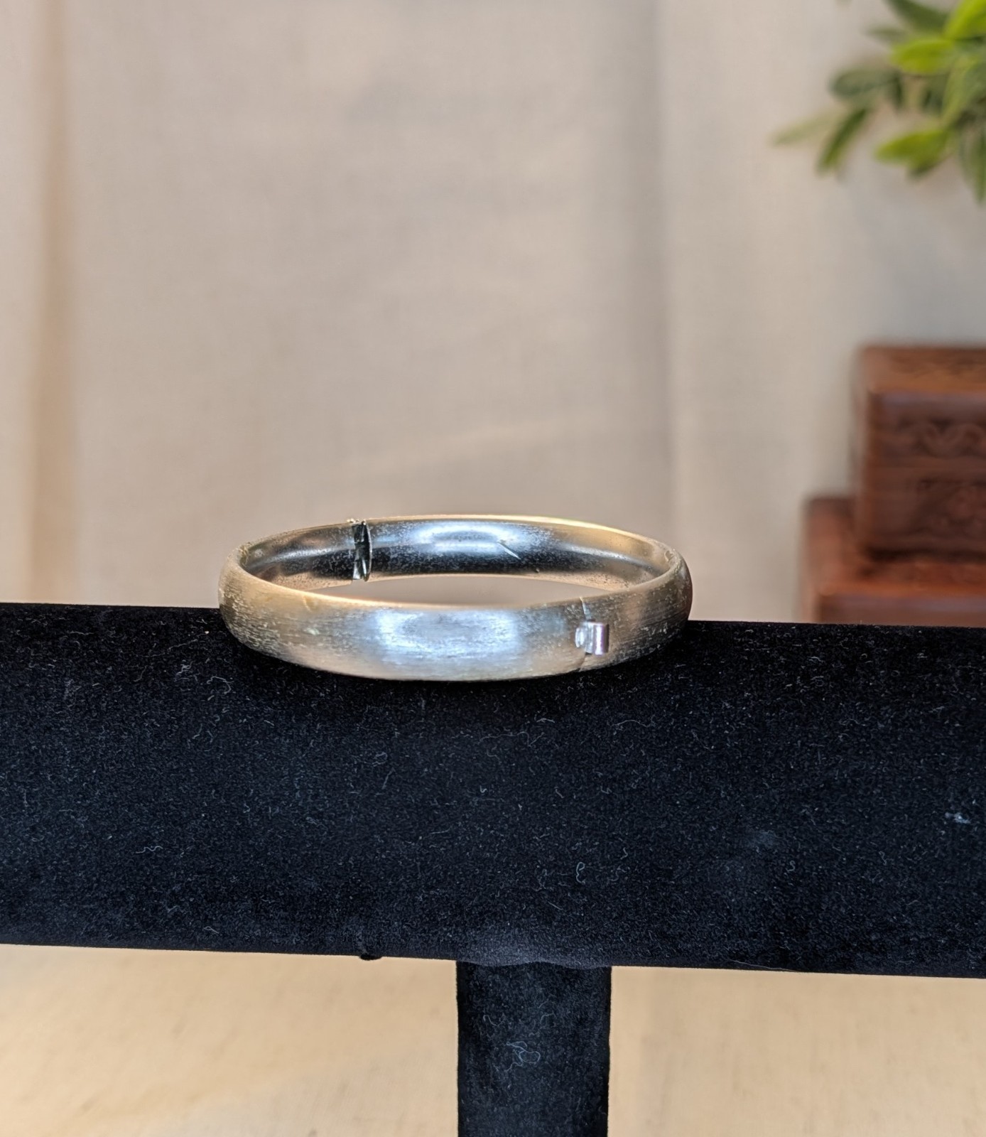 Vintage Silver Tone Hinged Bangle Bracelet Brushed Satin Clamper Minimalist 7”
