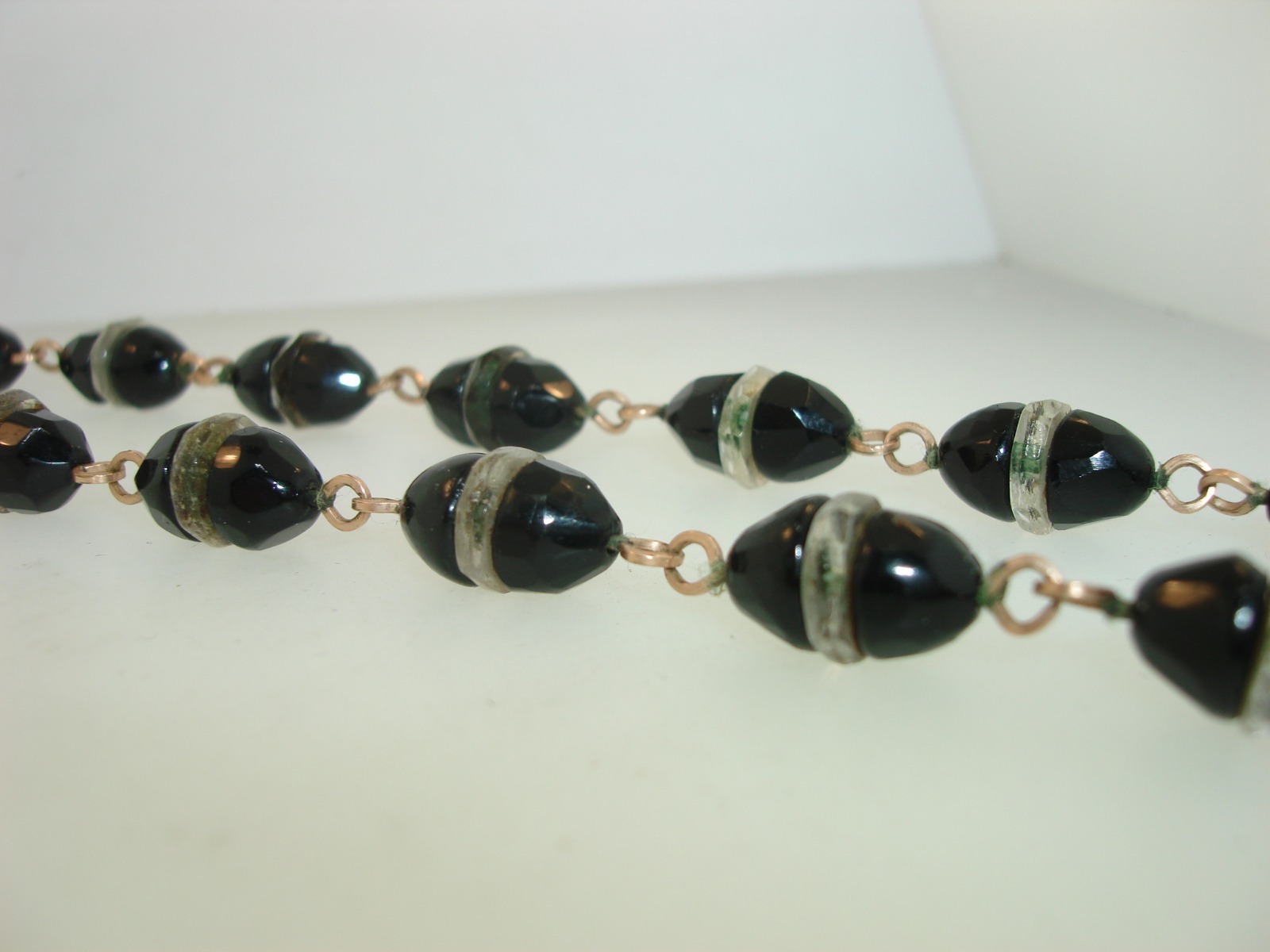 VINTAGE 1940’S FACETED BLACK & CLEAR ROUNDELLE GLASS BEAD CHOKER NECKLACE!