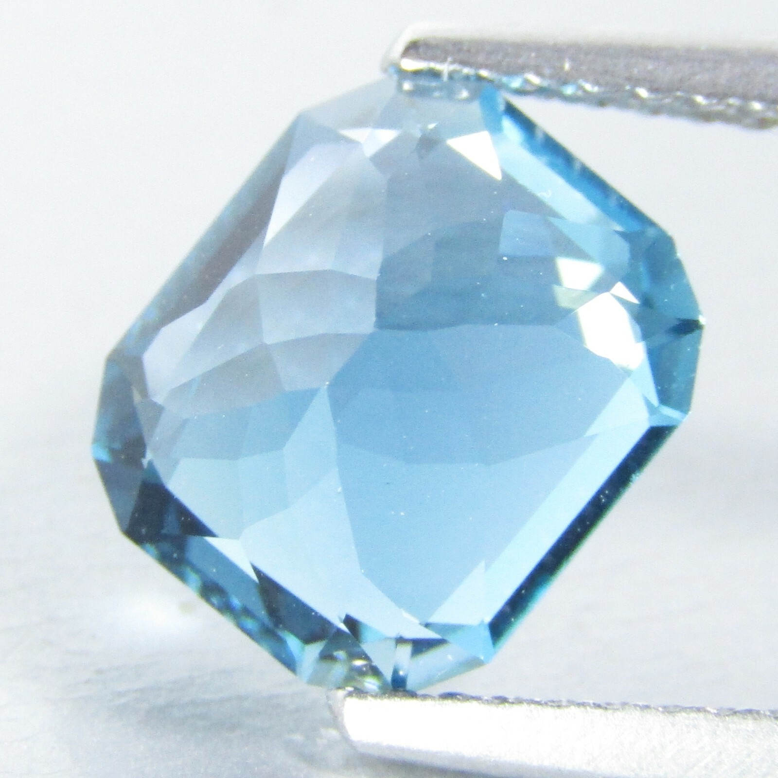 3.38Cts Sparkling Natural Swiss Blue Topaz Radiant Fancy Cut Brazil Gemstone-VDO