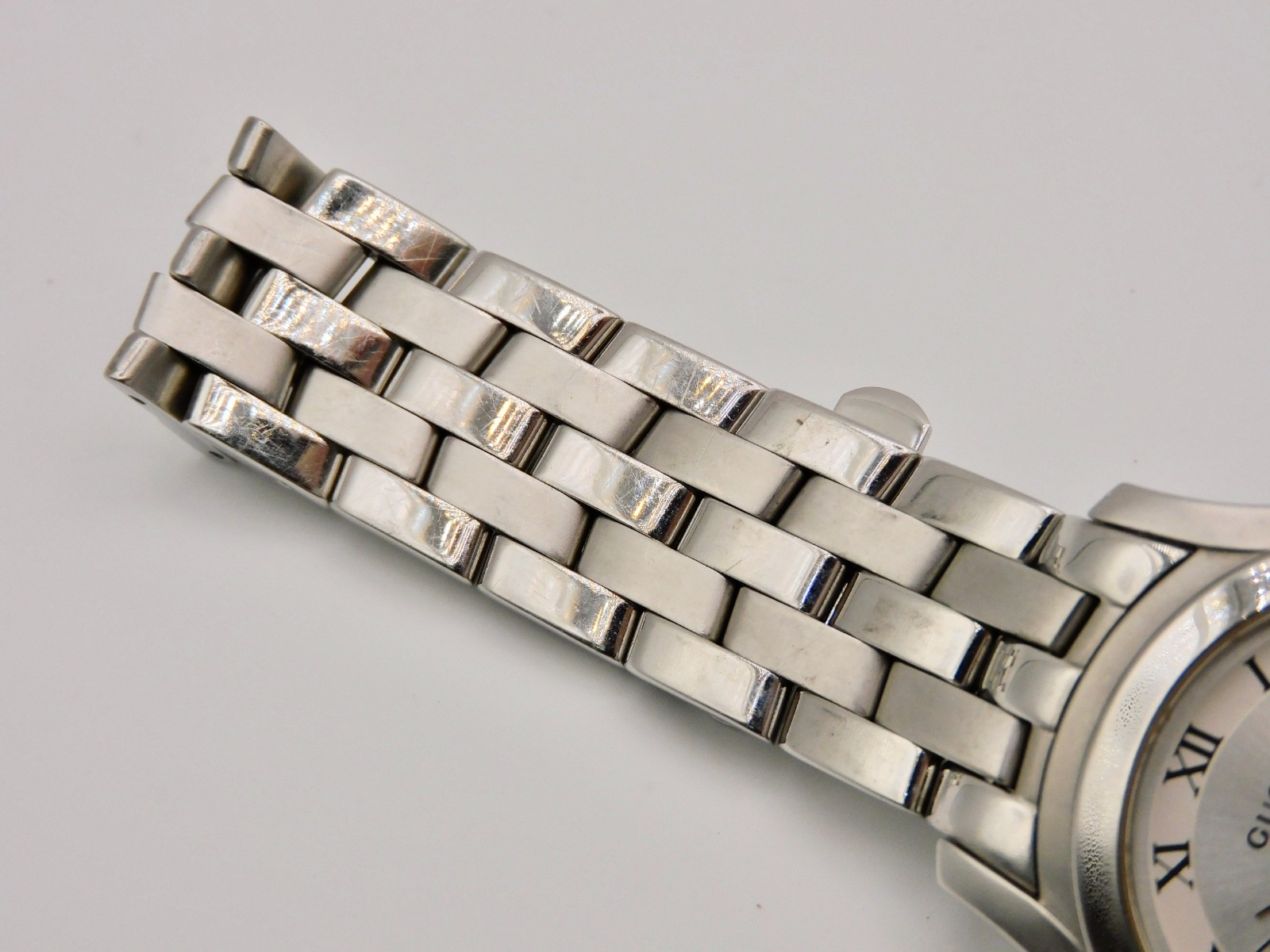 GUCCI 5500M White Roman Dial Quartz Men’s Watch Date Swiss Made
