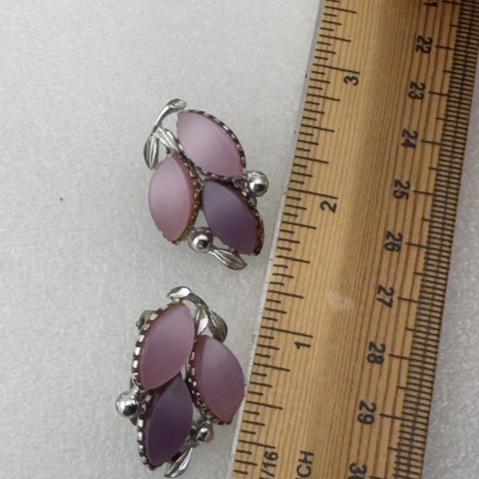 Vintage 1950s Pink Thermoset Lucite Leaf Clip-On Earrings Silver Tone Retro MCM