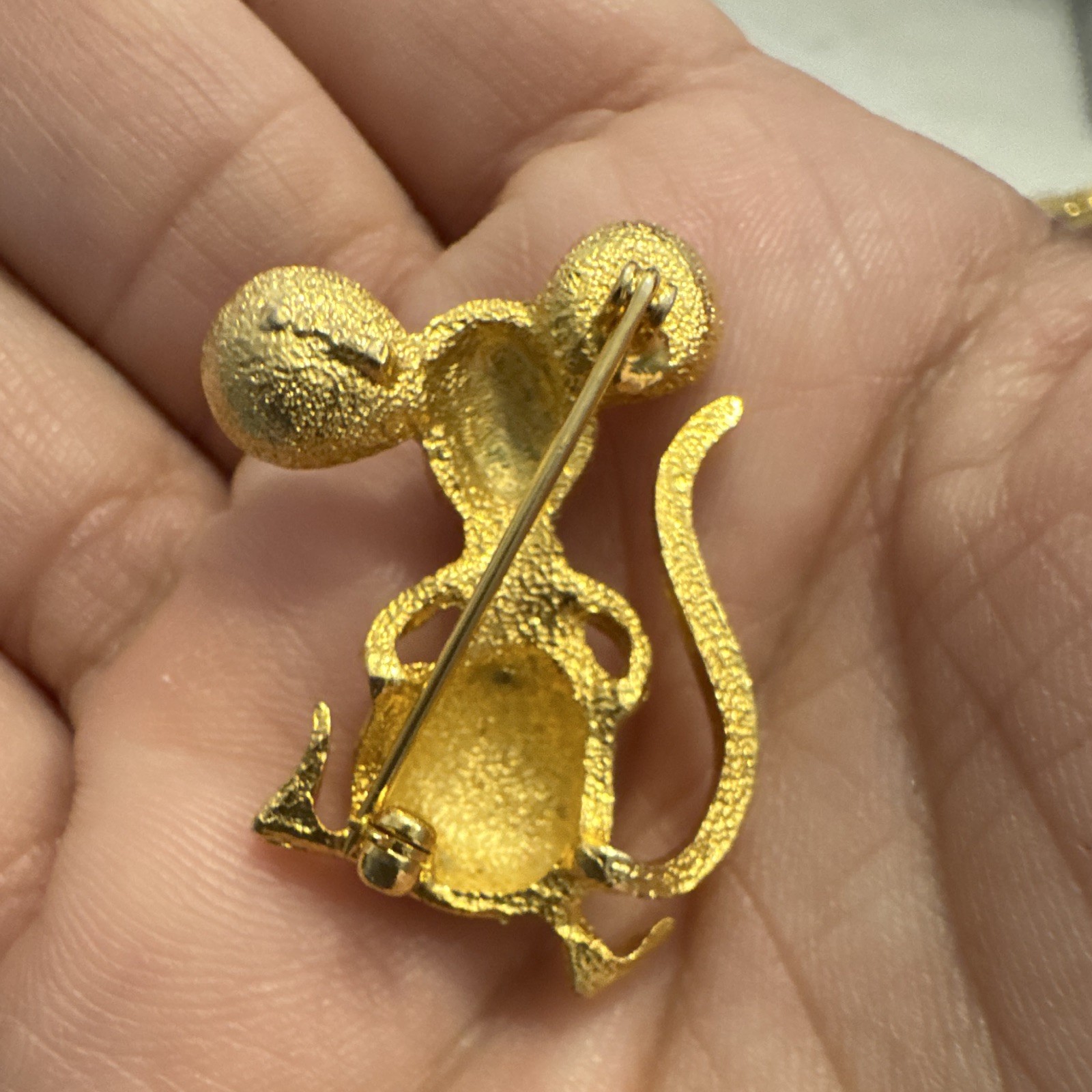 Gold Tone Metal Mouse Brooch Pin – Animals & Insects Theme, No Stone