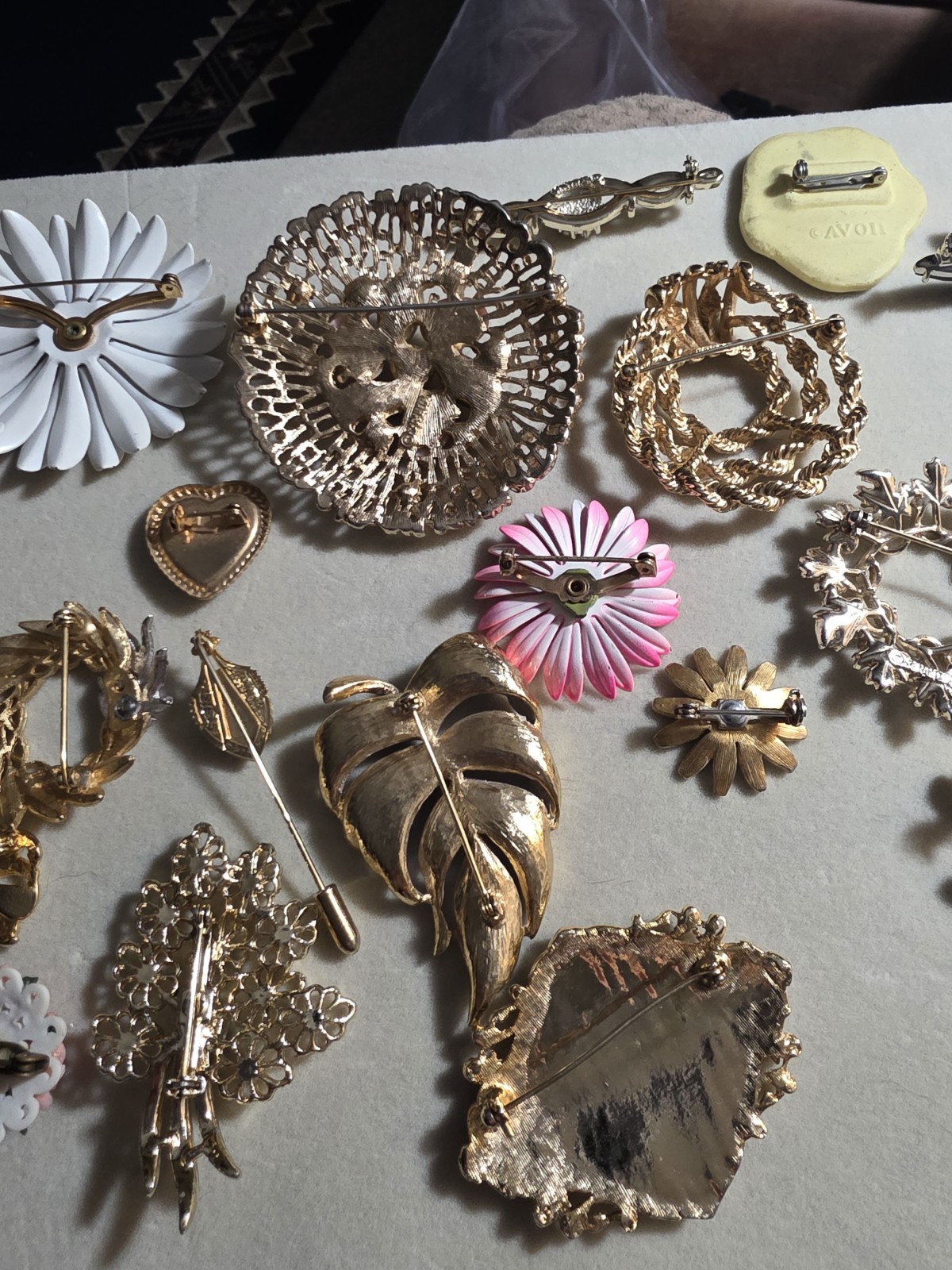 Vintage Mixed Brooch Lot Monet Emmons Sarah Coventry Avon (23)