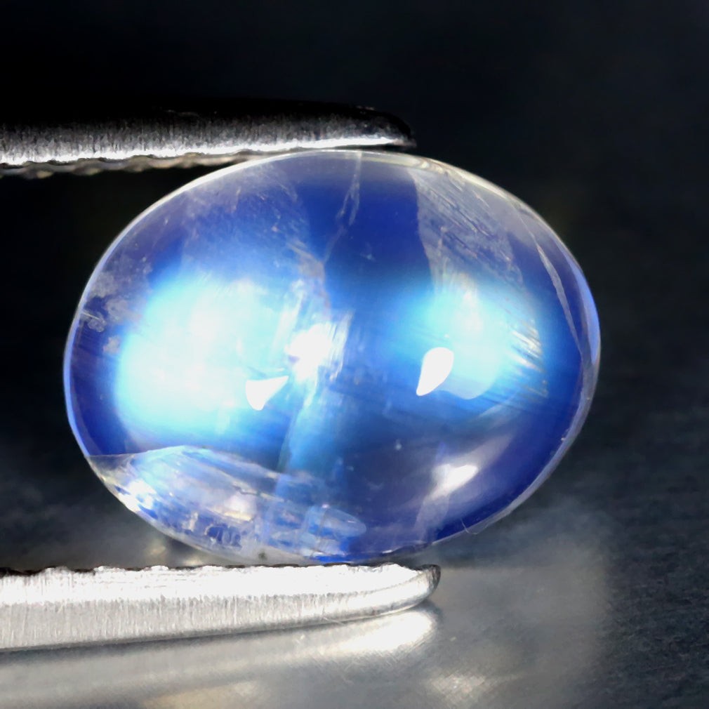 1.87 ct Oval Cabochon (9.05 x 7.07 mm) 100% Natural Rainbow Blue Moonstone