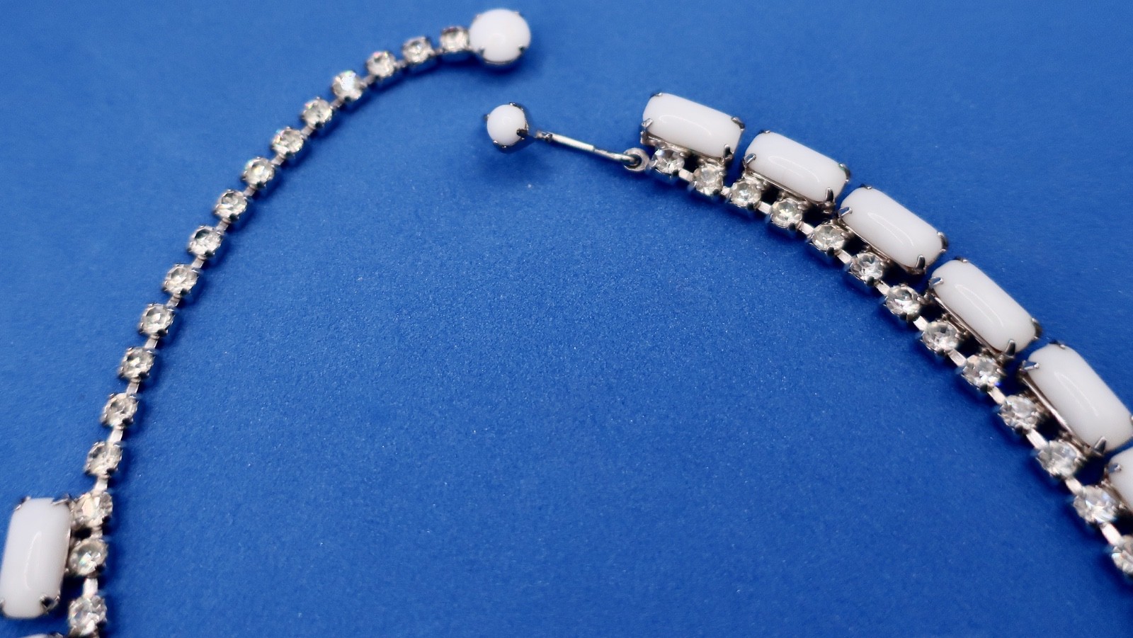 Vintage Milk Glass Clear Rhinestone Demi-Parure Set 15.5″ Necklace & 7″ Bracelet
