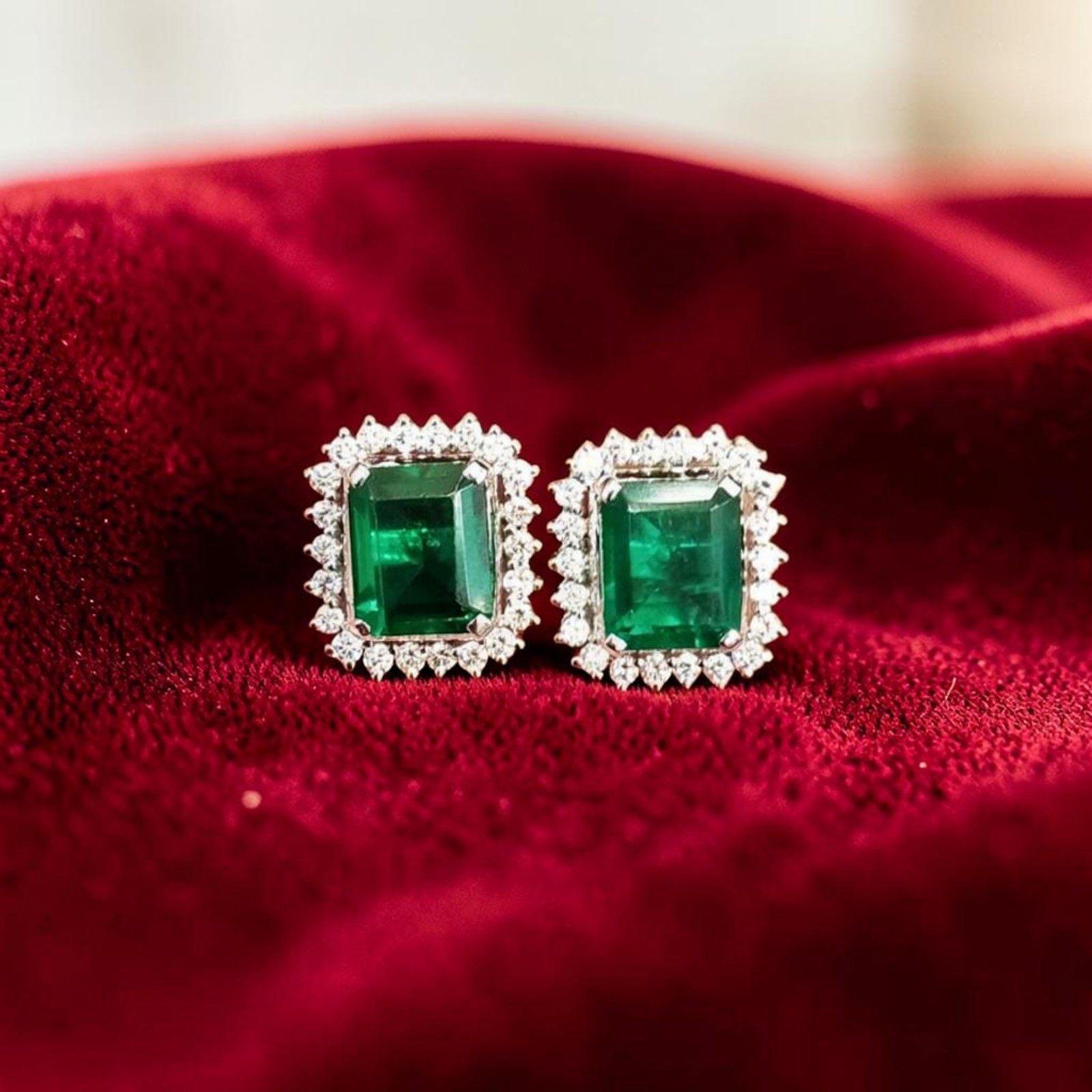 Classy 6.45 Cts Round Brilliant F/VS1 Diamonds Emerald Stud Earrings In 14K Gold