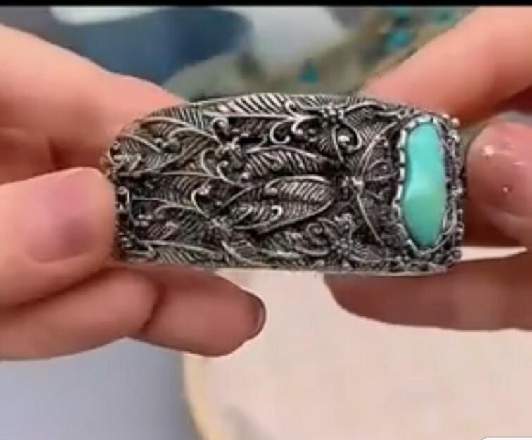 Turquoise Bracelet. Silver plated. 6.6cm (2.4 inches). Fashionable. Eyecatching