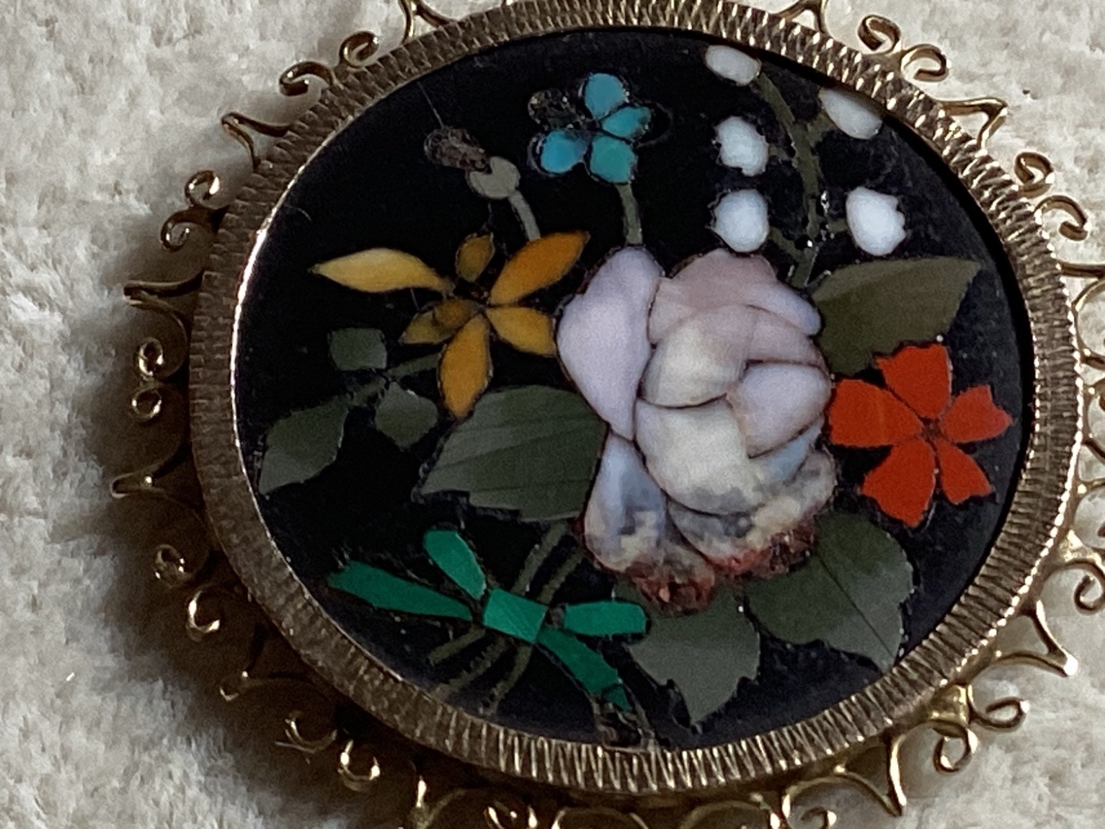 RARE ANTIQUE ITALIAN HAND SET PIETRA DURA FLORAL GOLD TONE PENDANT MUST SEE NR