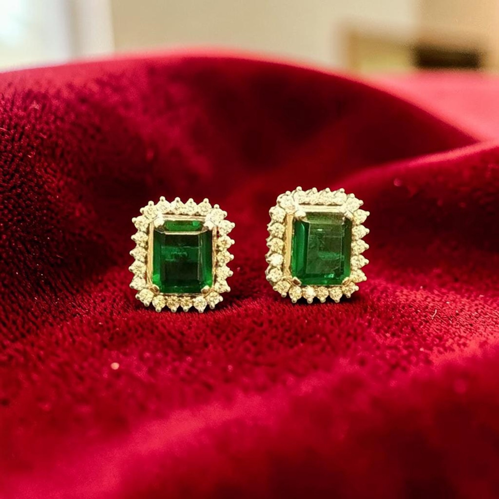 Classy 6.45 Cts Round Brilliant F/VS1 Diamonds Emerald Stud Earrings In 14K Gold