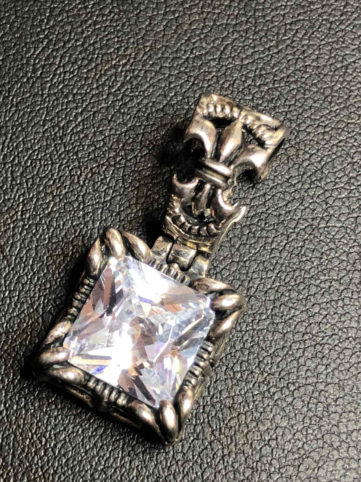 B2763 Silpada Sterling 925 Uptown Fleur De Lis CZ Pendant S0979 6.3 gram