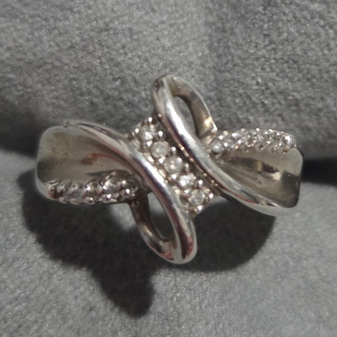 925 Sterling Silver Infinity Knot Band Ring Size 6 Round White Diamond
