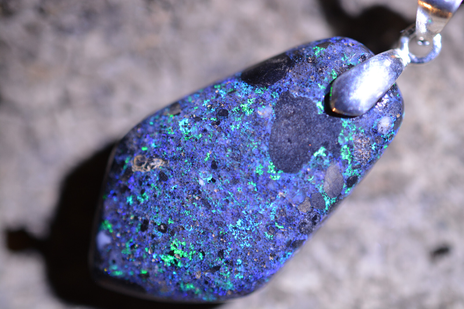 17ct 28x16x5 Electric Green & BlueMooka Mixed Hard Matrix Opal Necklace Australia Gem