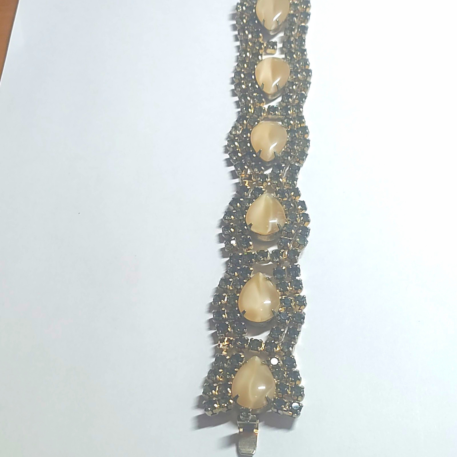Beige Oval Glass & Rhinestone Silver Tone Link Tennis Bracelet Box Clasp