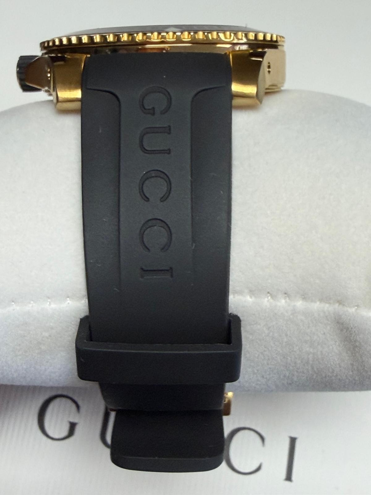Unused Gucci Dive Black Dial Gold-Tone Rubber Strap 45mm Men’s Watch YA136219