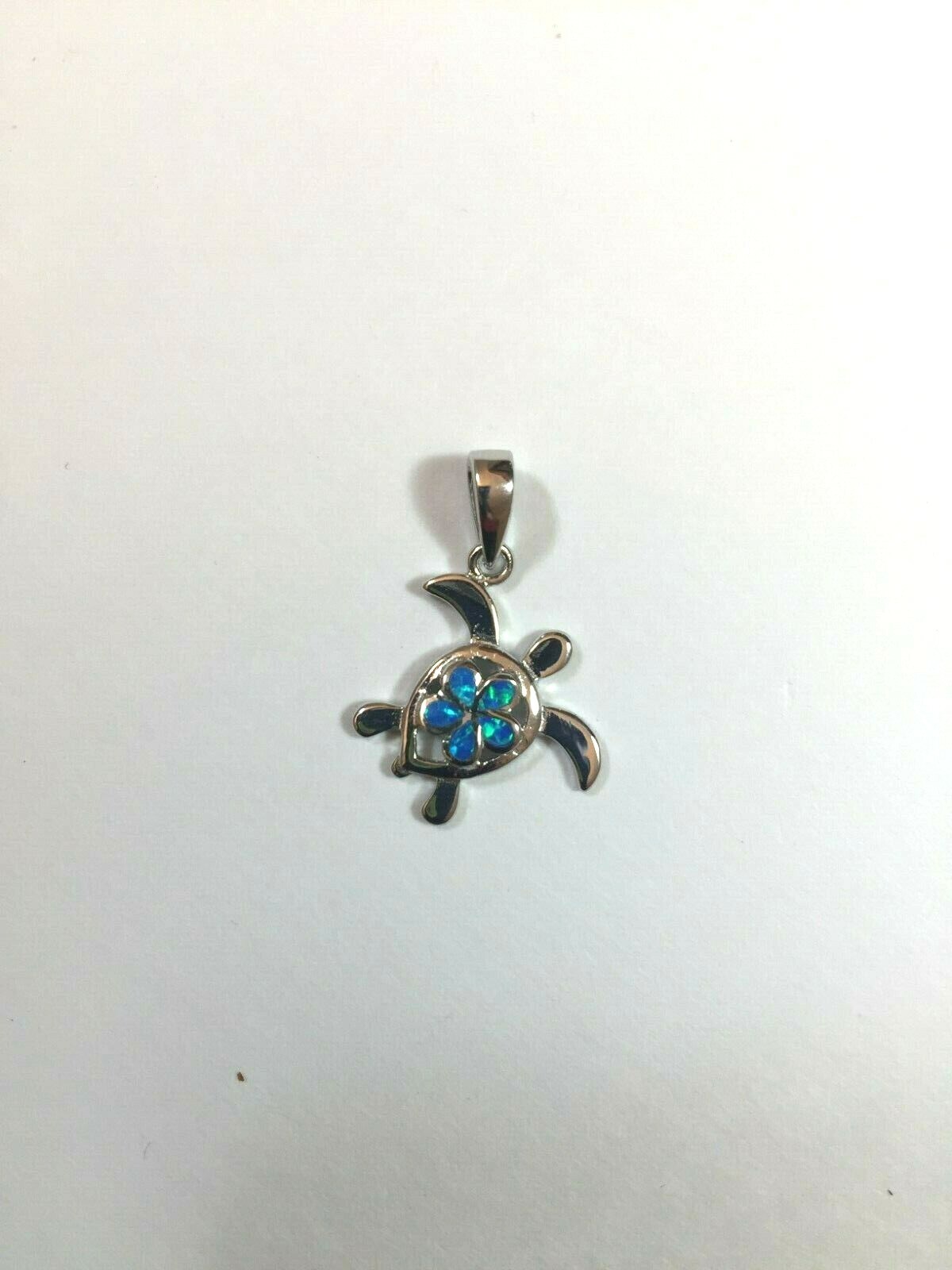 .925 STERLING SILVER SMALL TURTLE PENDANT WITH LABORATORY OPAL J 26