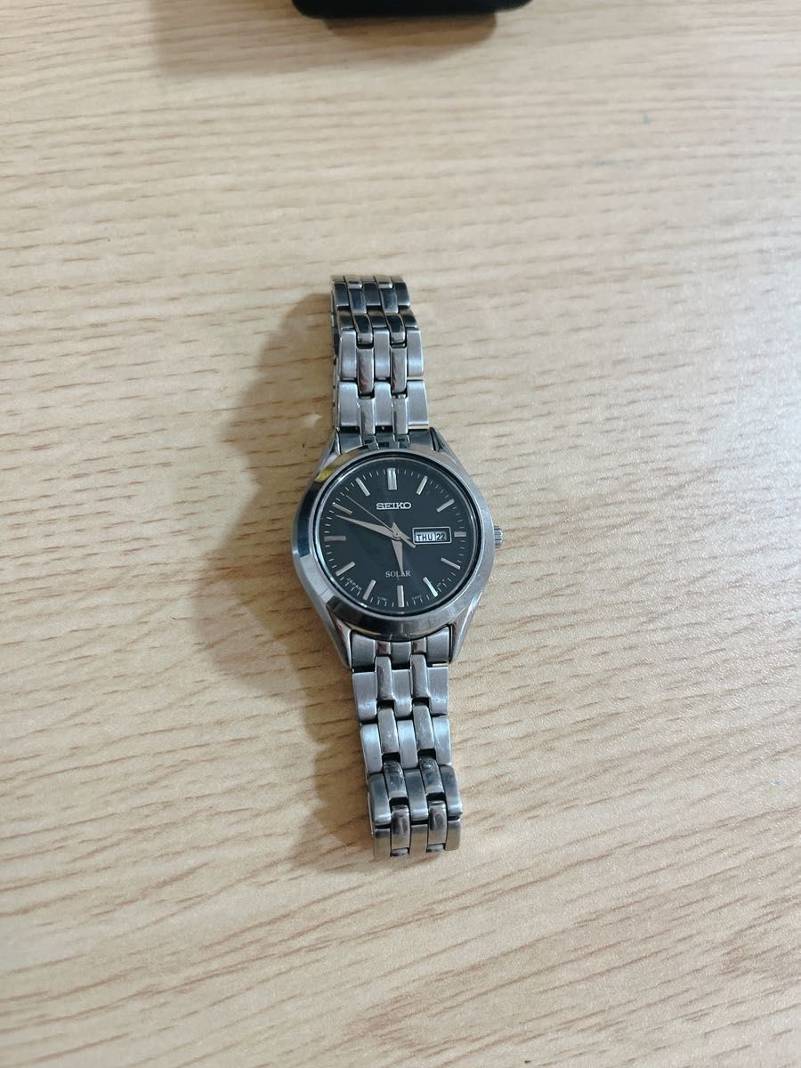 V138 0AC0 SEIKO solar wristwatch black