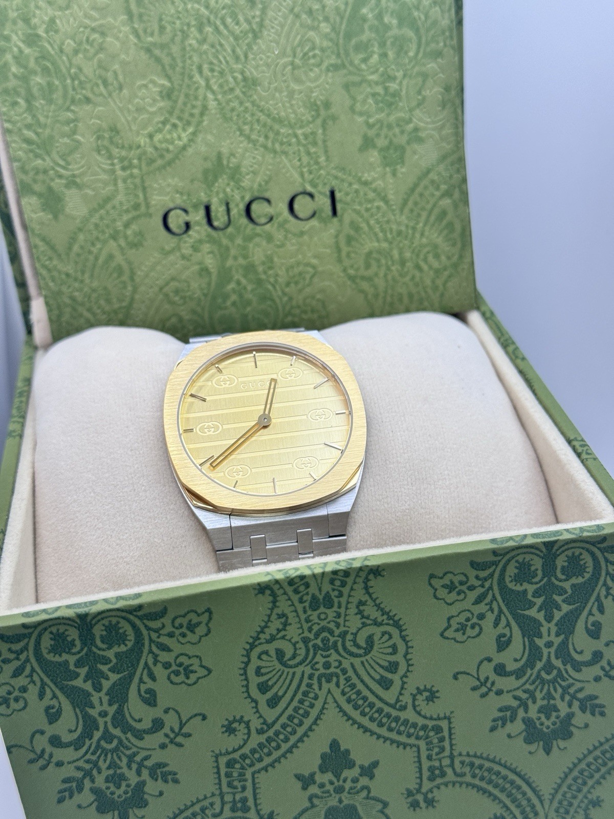 New Gucci 25H Golden Brass Dial YA163405 38mm Swiss Quartz Men’s Watch – Silver