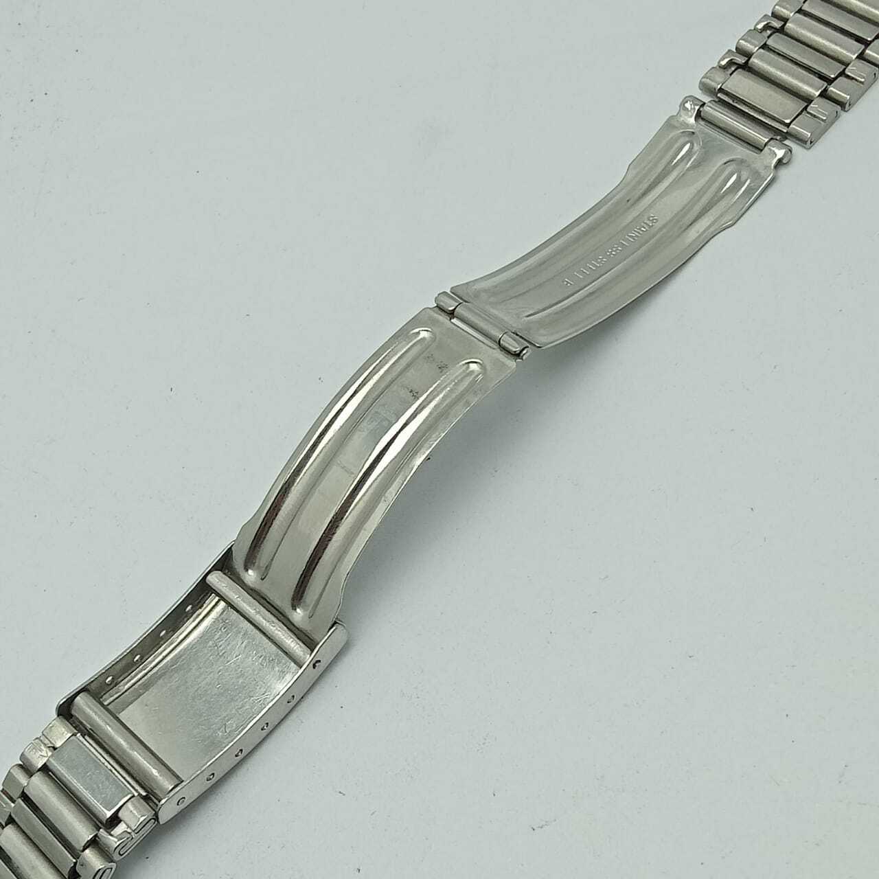 18 mm Seiko Z1028 Stainless Steel Vintage Watch 7009-8830 Bracelet KSF62ARL2