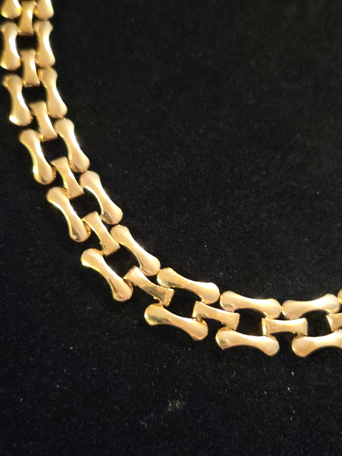Vintage Retro 1980s 1990s simple Goldtone chain wide flat link .