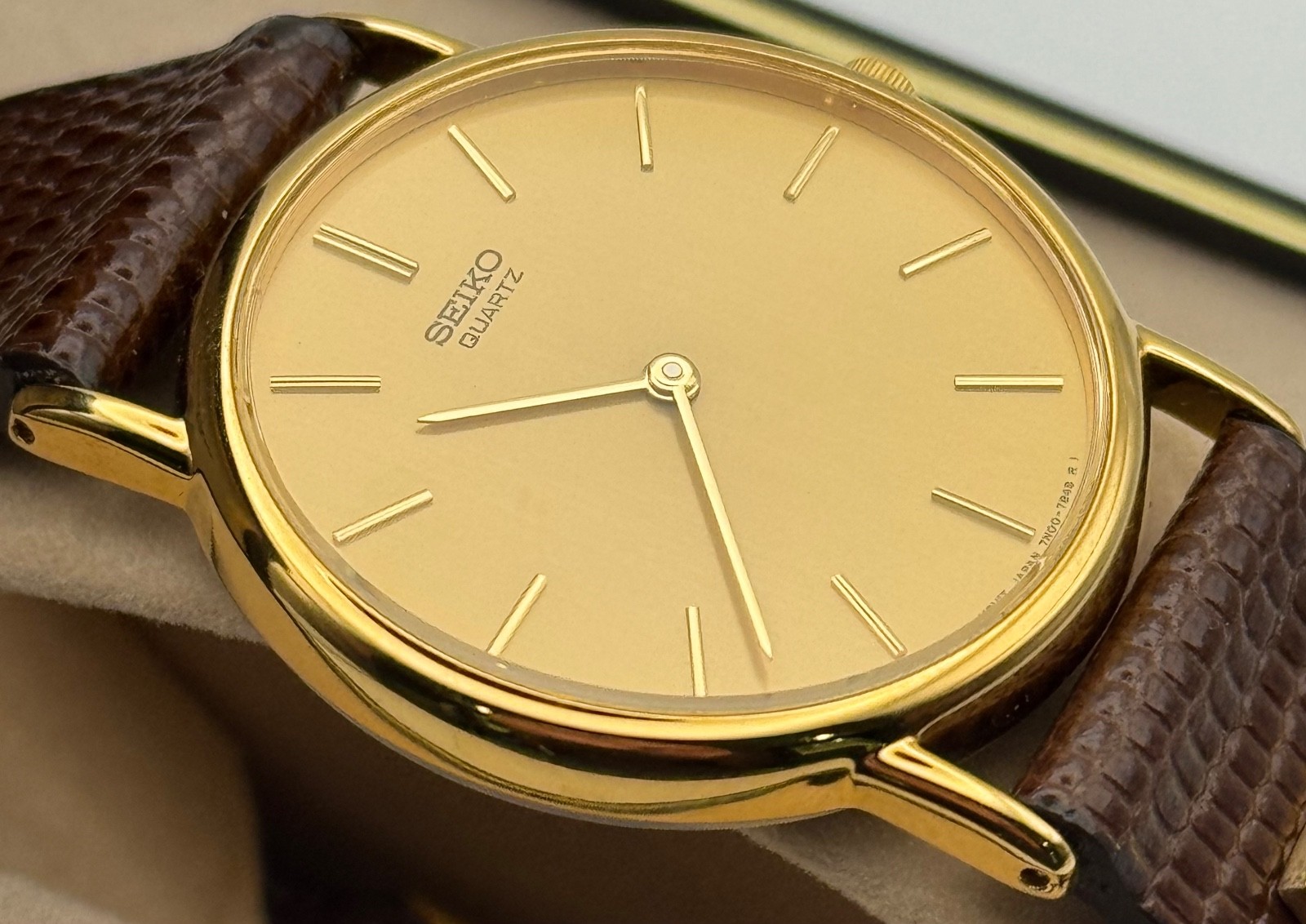 1995 Vintage N.O.S. Seiko Men’s Gold Dress Watch w/O.G. Band & Box – 7N00 Quartz