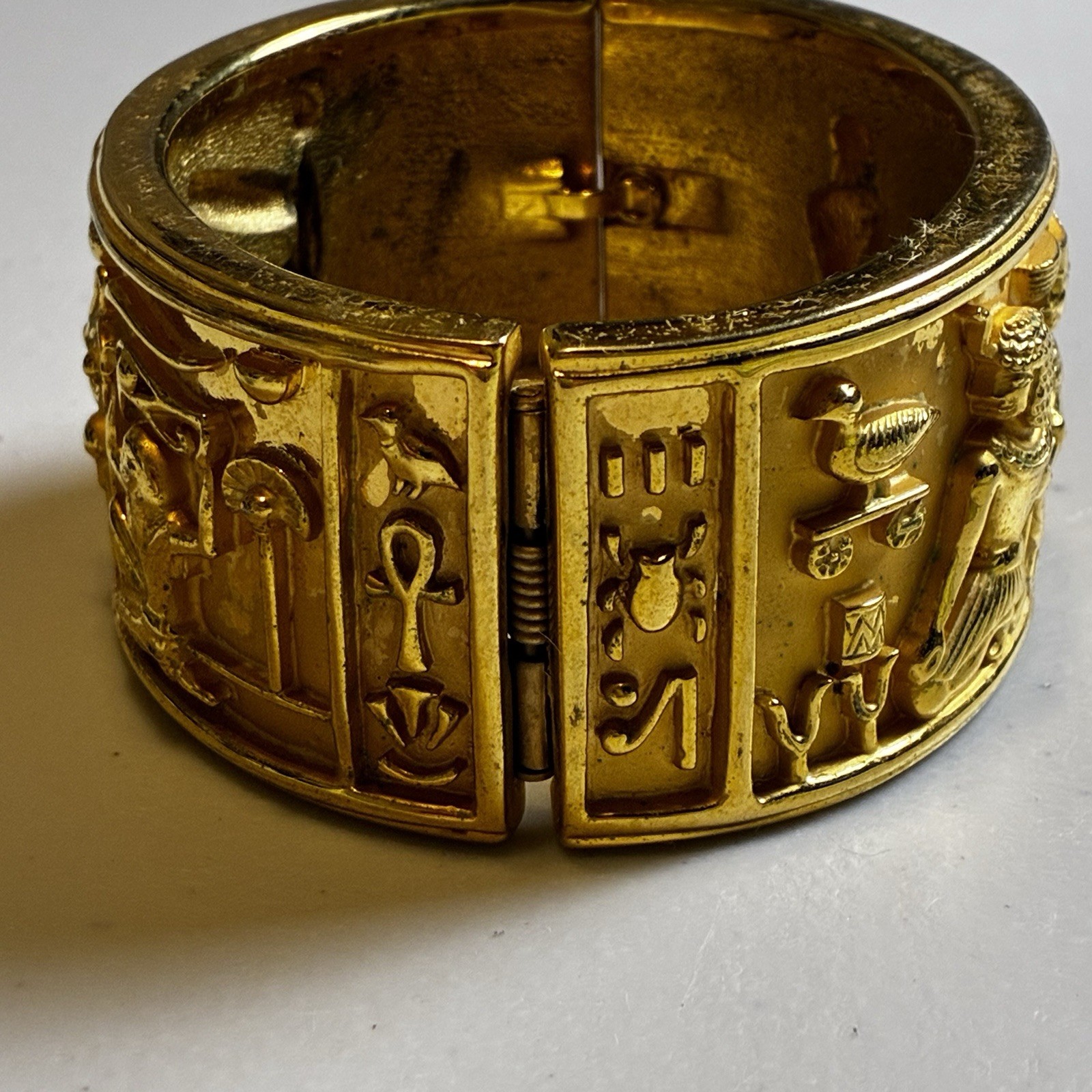 24 kgp Elizabeth Taylor Avon Cleopatra Egyptian Revival Wide Bangle Bracelet