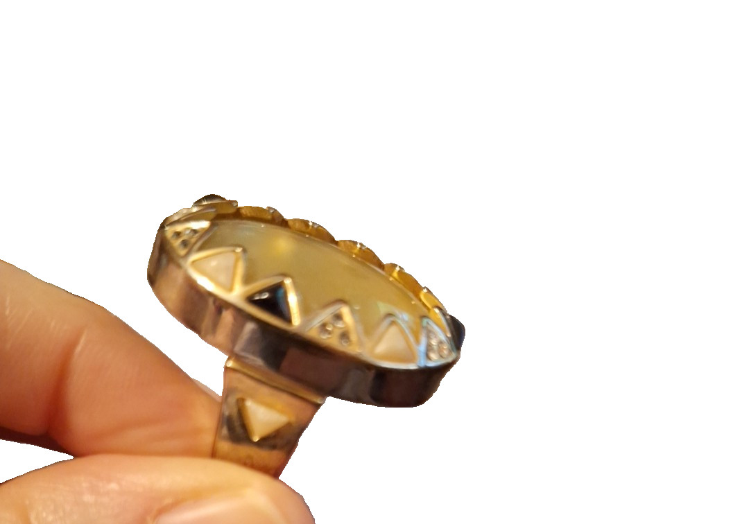 HOUSE OF HARLOW 1960 SUNBURST PEARLIZED RESIN CABOCHON COCKTAIL RING 8 Statement