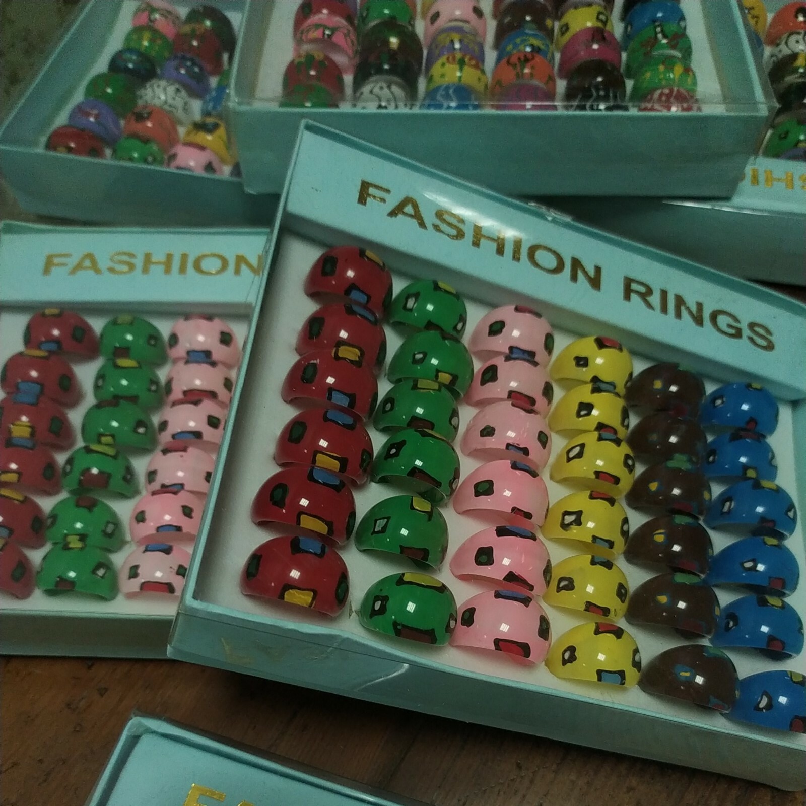 Lot of 432 Super Colorful Pop Art Resin Beach Rings – Various Sizes