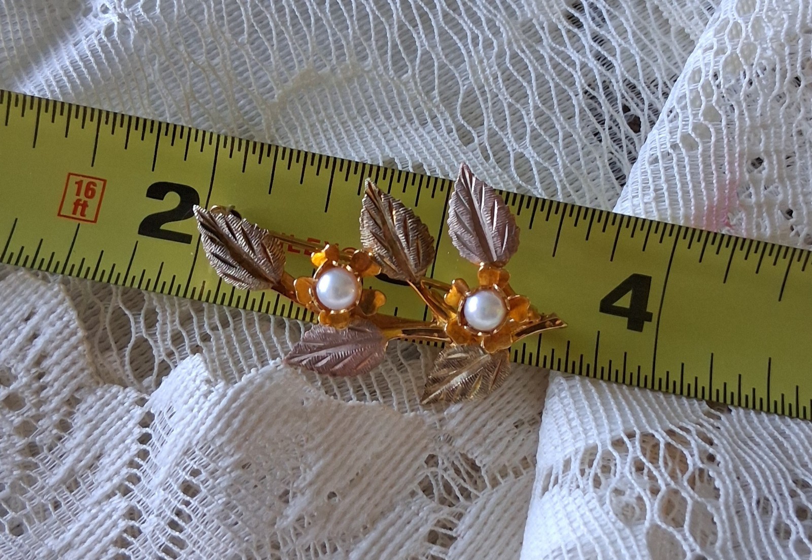 Vintage Black Hills 10k multi-color gold leafy pearl brooch