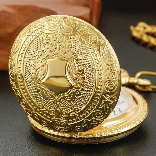 Elegant Gold Shield Pocket Watch – Timeless Style & Precision Men’s Quartz Pocke