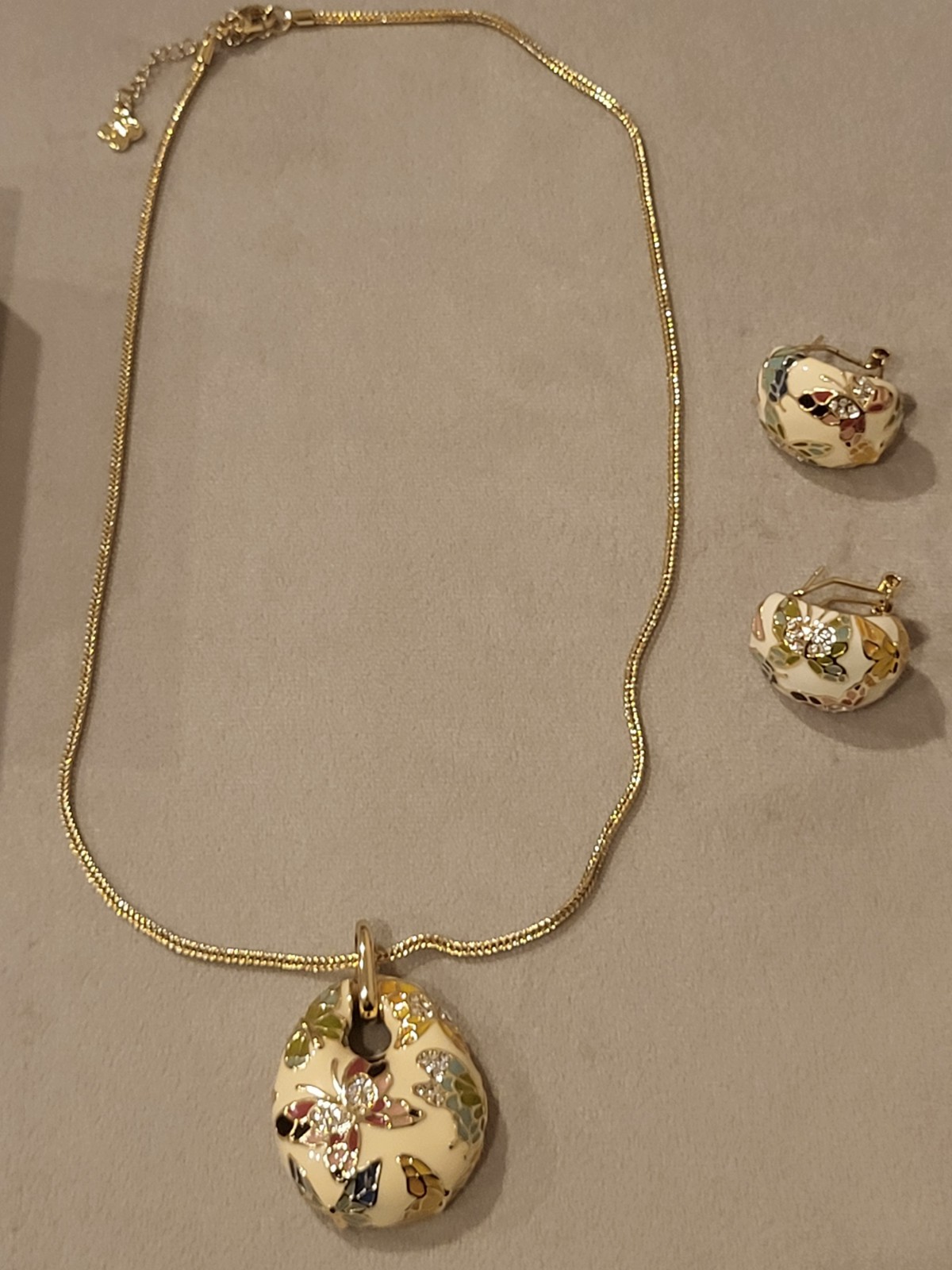 QIANSE “Spring of Versailles Butterfly Enamel Set Necklace Pendant Earrings