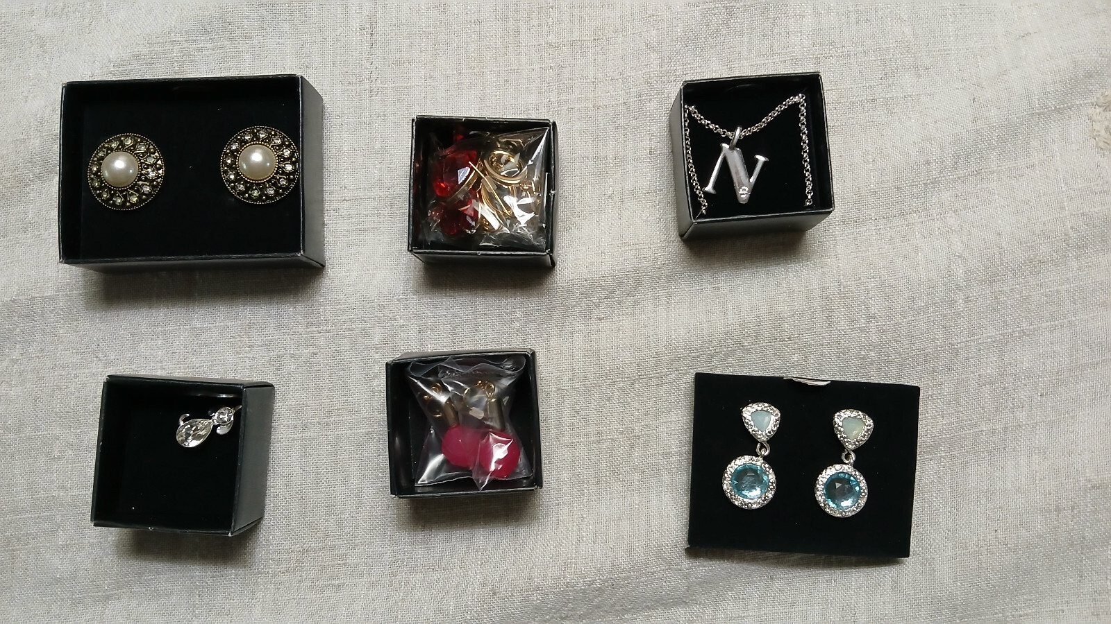 6 pieces set mixed lot of Avon Costume Jewlery earrings necklace