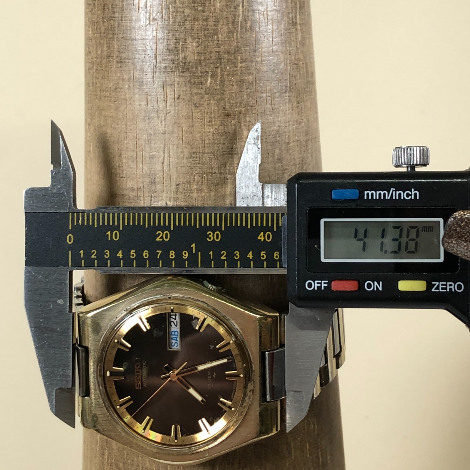 Vtg Seiko Men 7009-8079 Dress 17 Jewels Two Tone Automatic 38mm Watch 7 1/4″