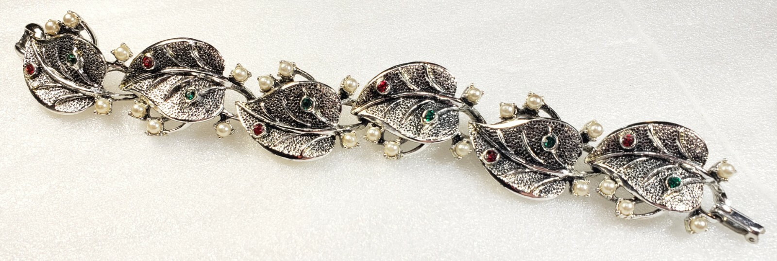 Vintage Red Green Rhinestones Faux Pearl Cabs Pretty Leaf Link style Bracelet