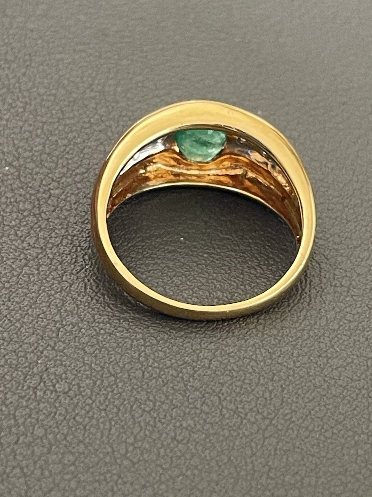 18KT Yellow Gold 0.60CT Emerald & 0.04CTW Diamond Ring. Size 7(K10)