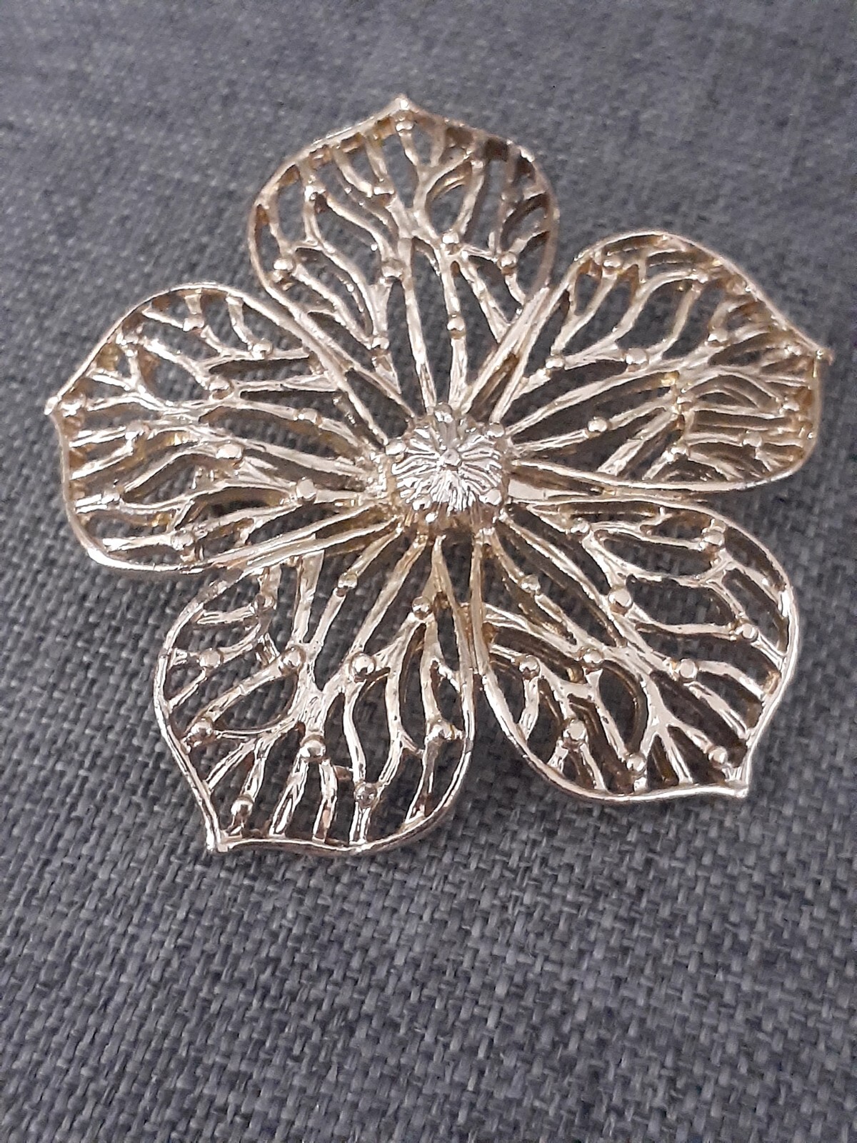 Vintage GERRY’S Open Work Floral Flower Silver Tone Brooch Pin
