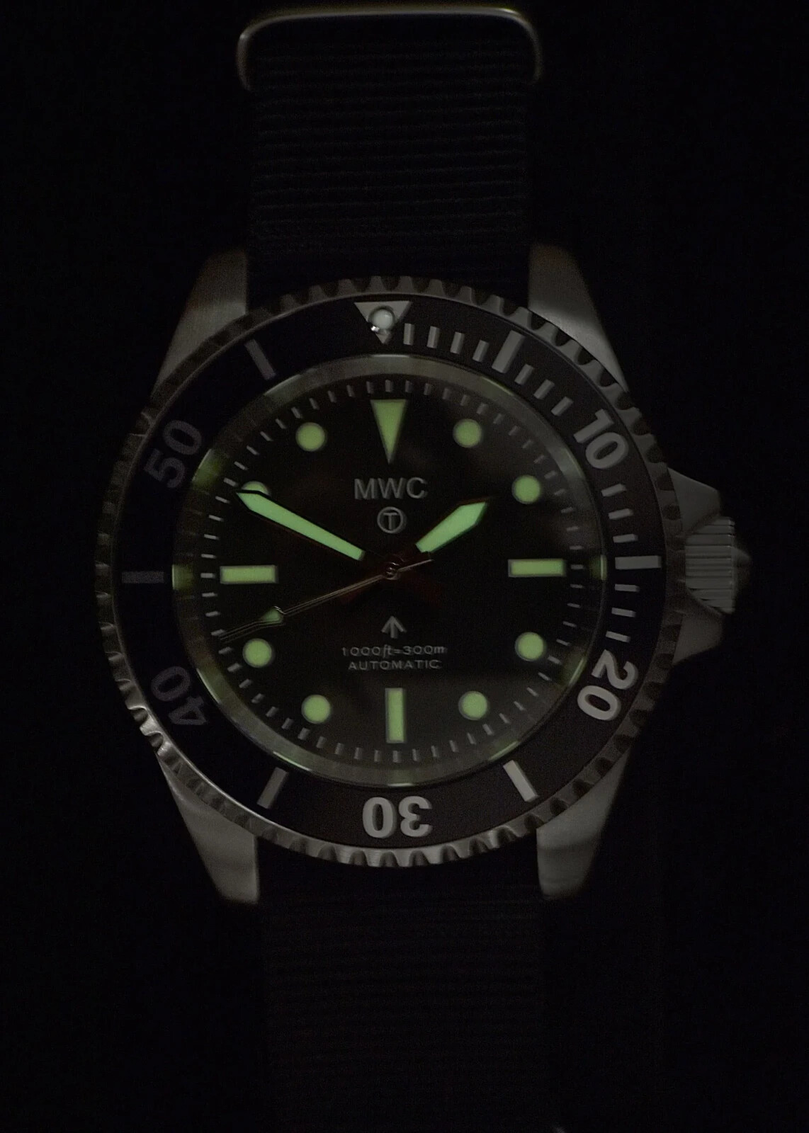 MWC 24 Jewel Classic 1982 Pattern Retro Divers Watch + Sapphire Crystal -No Date