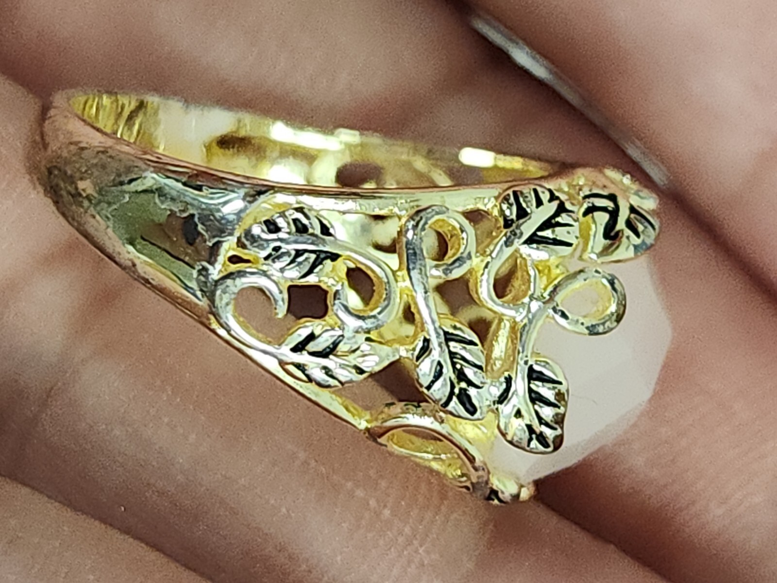 NVC NATALIYA V COLLISTER RING Gold Tone Milky Pink GEM Stone Filigree Leaves