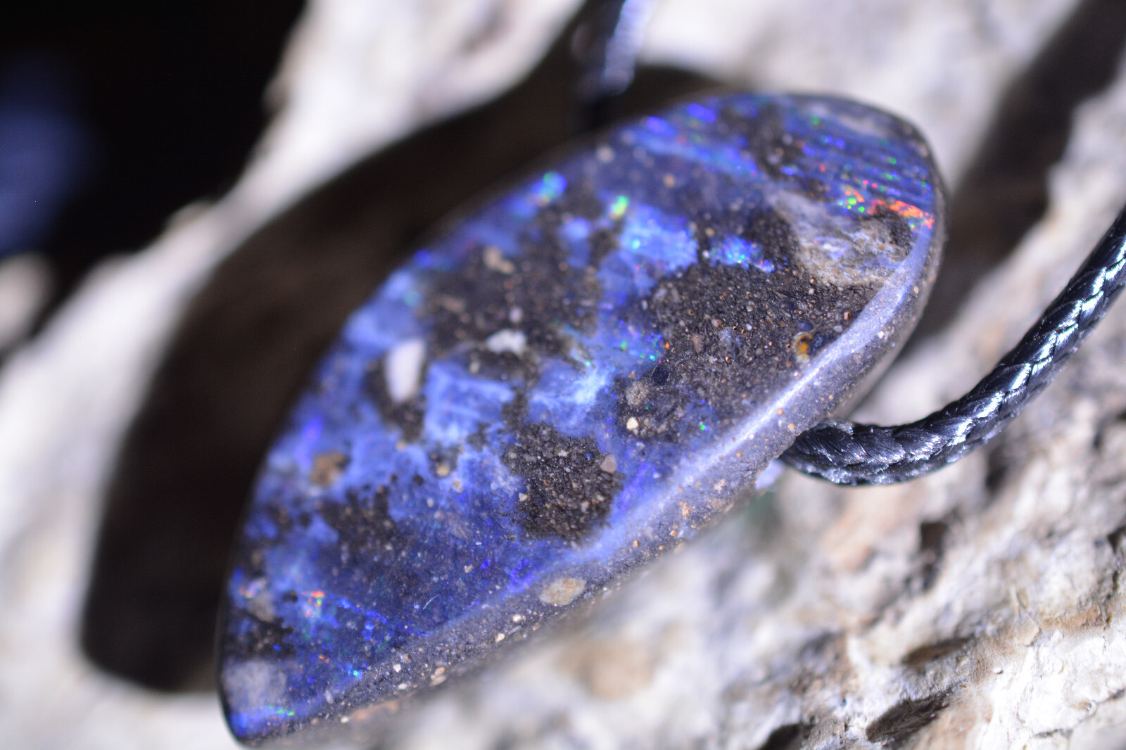 20ct 30x12x7 Rare Multicolor Black Basalt Veta Opal Necklace Honduras Gem