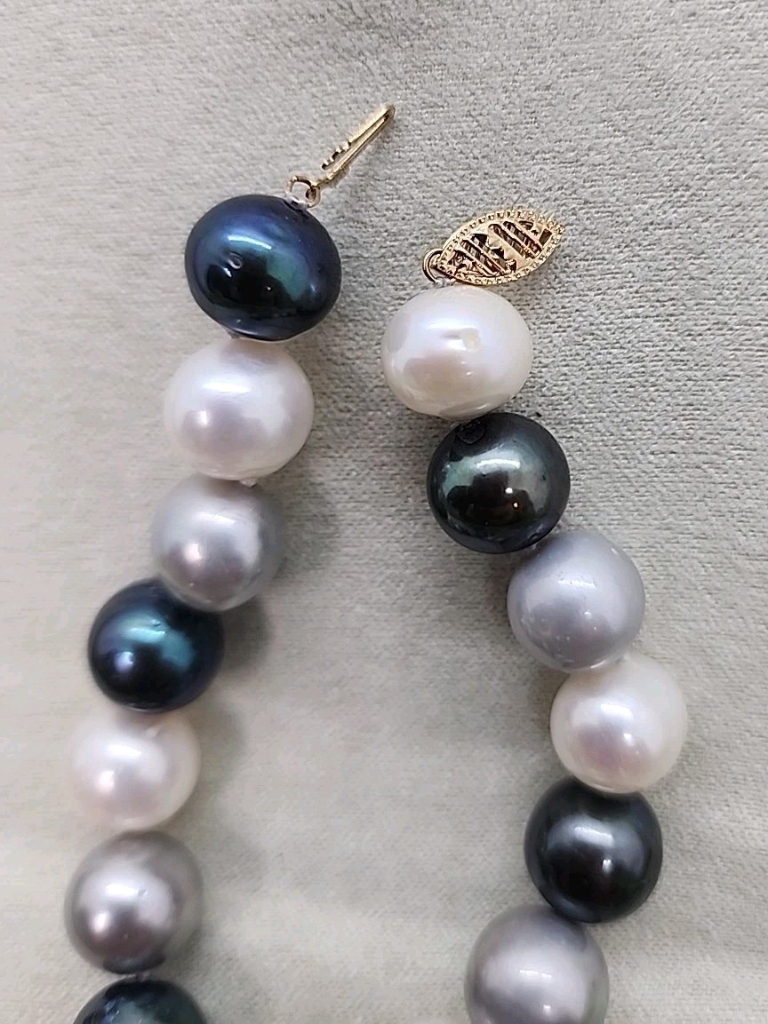14k Yellow Gold 10mm Natural White, Black & Gray Cult. Freshwater 18″ Necklace