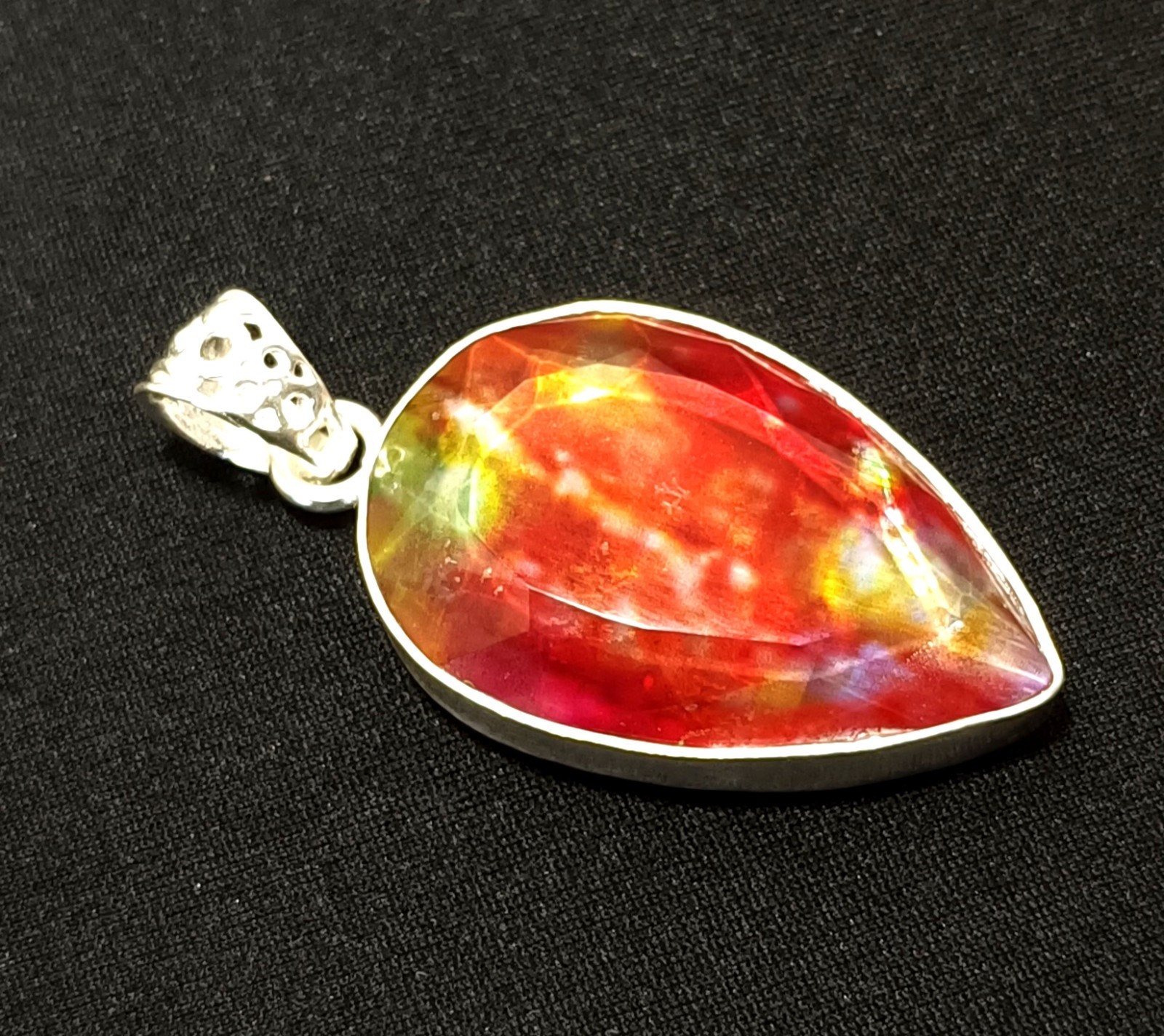 51.45 Ct Natural Ammolite Doublet Rainbow Pendant Gemstone with Sliver Chain