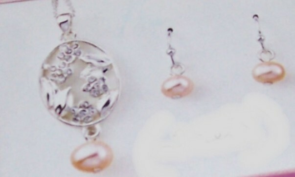 AVON Sweet Sunshine FRESHWATER PEARL Gift Set. Pierced. PINK. Women/Juniors NEW