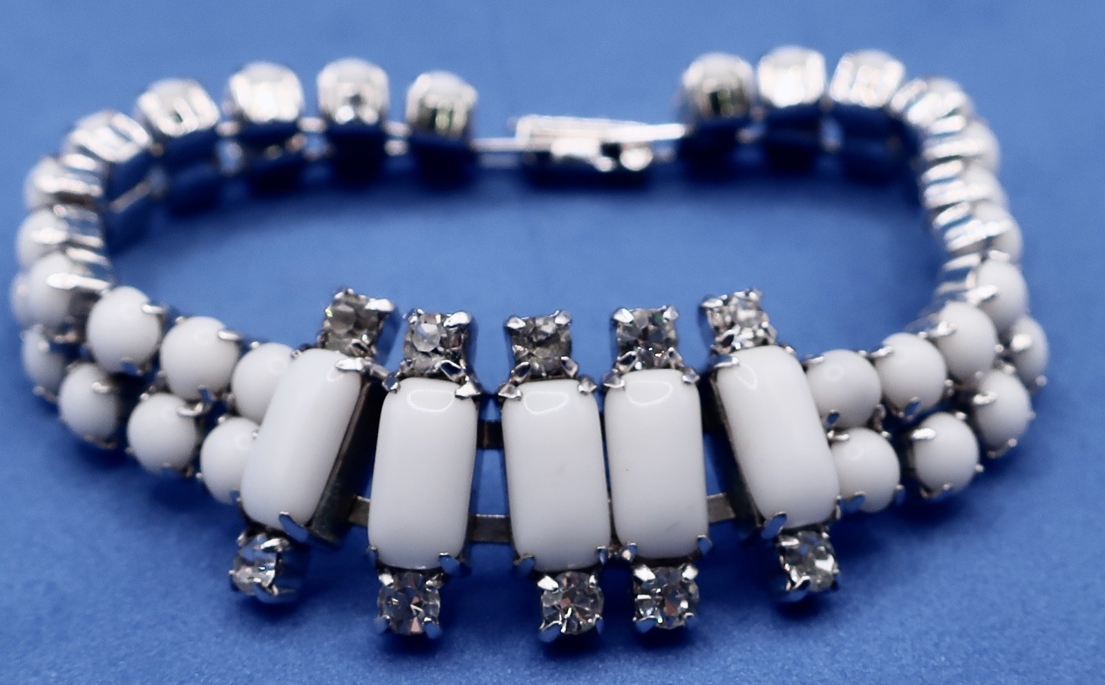 Vintage Milk Glass Clear Rhinestone Demi-Parure Set 15.5″ Necklace & 7″ Bracelet