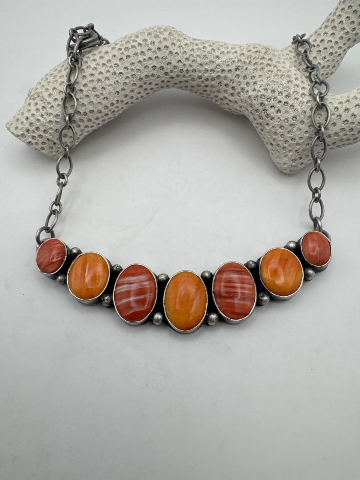 Navajo Artis Willie Yazzie Red & Orange Spiny Oyster Bar Necklace Stone 27g 20”