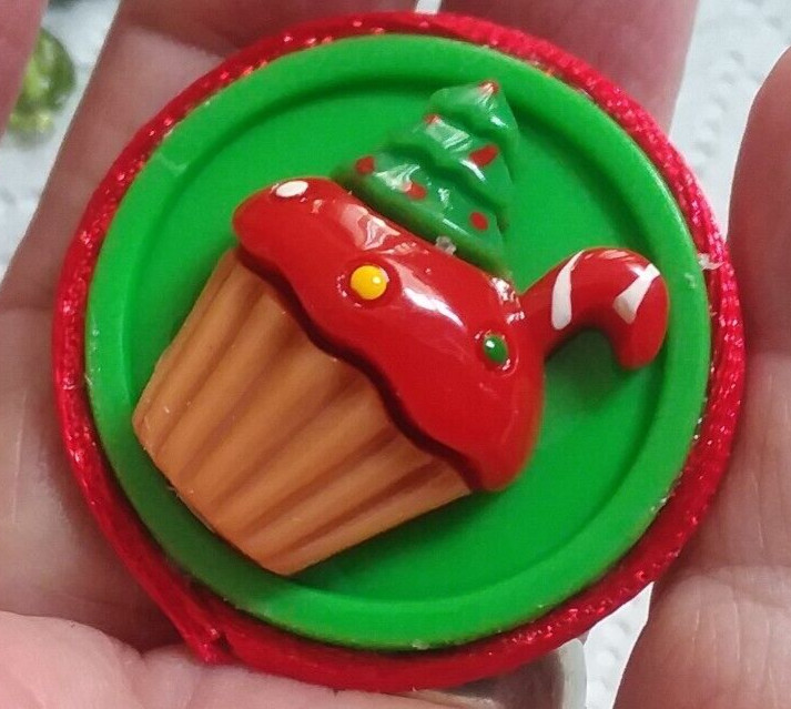 1 1/2″Colorful Novel Cupcake Button Brooch 02-01-2025