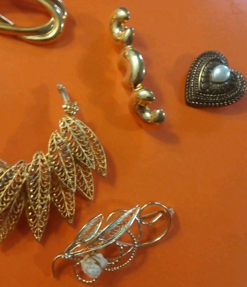 Vintage Brooch Pin Lot 14 Unique Variety Costume Jewelry As Pictured