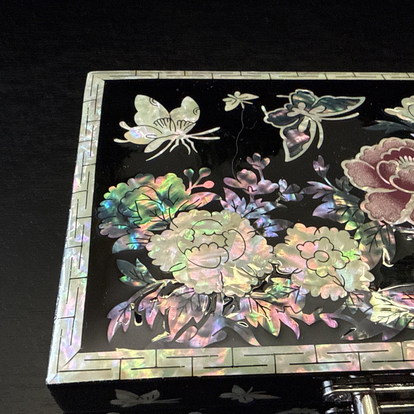 February Mountain Mother Of Pearl Inlay Laquer Jewelry Box Made in Korea 5.5×3.5