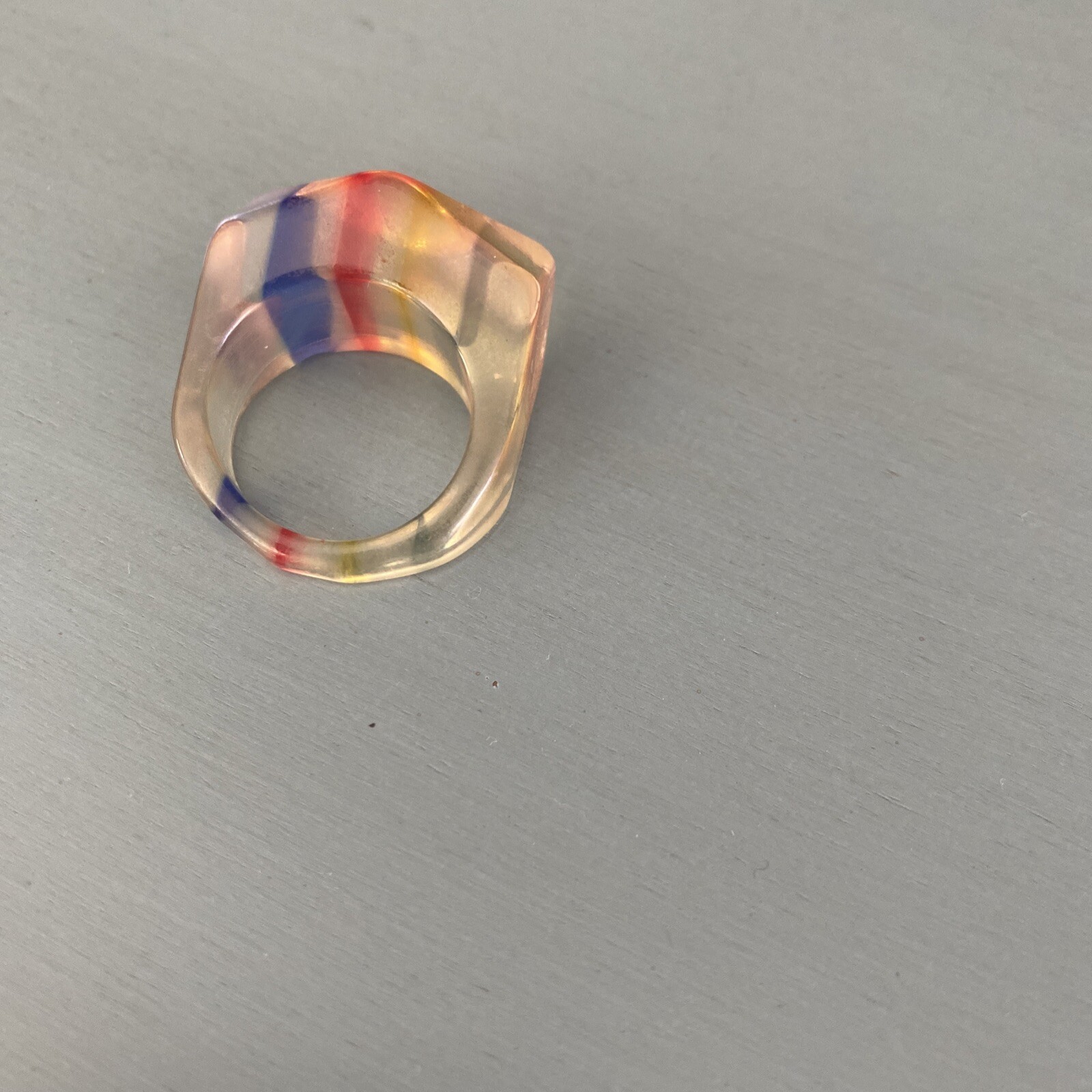VINTAGE TRANSLUSENT LUCITE Bevel RING RAINBOW STRIPES SIZE 7