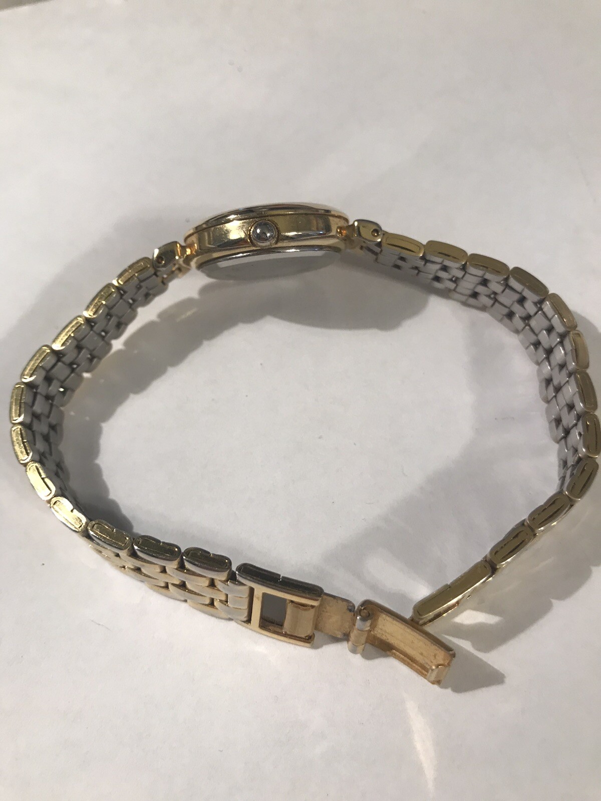Ladies goldtone watch. E T Quartz, great condition! New Battery.