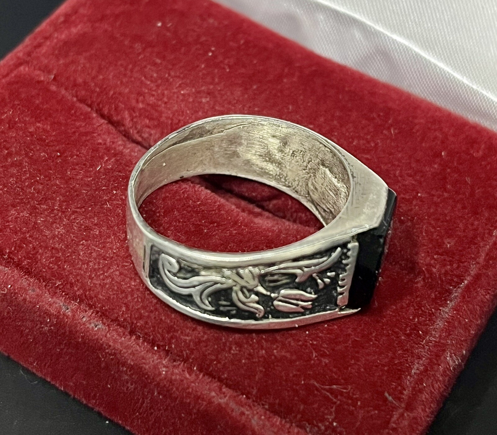 Handcrafted vintage Sterling Silver design floral onyx ring size 11.25